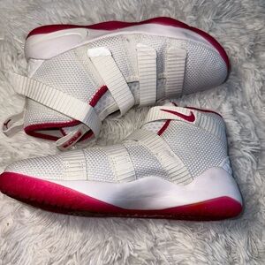 Nike 'Lebron Soldier 11' Kay Yow GS  918369-102 White Pink Cancer Sz 3y 4.5 Wm